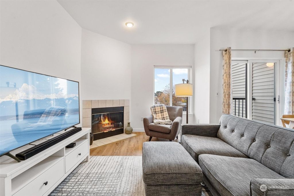 Photo of 2117 N 107th Street #403, Seattle, WA 98133 (MLS # 2180060)