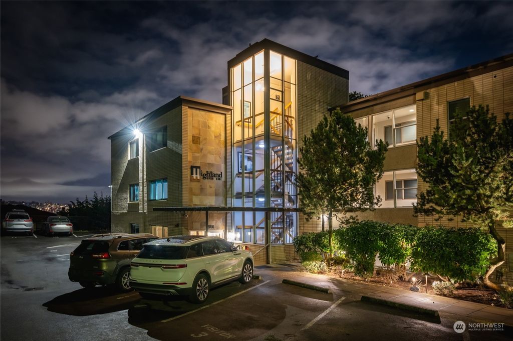 Photo of 900 Warren Avenue N #104, Seattle, WA 98109 (MLS # 2202452)