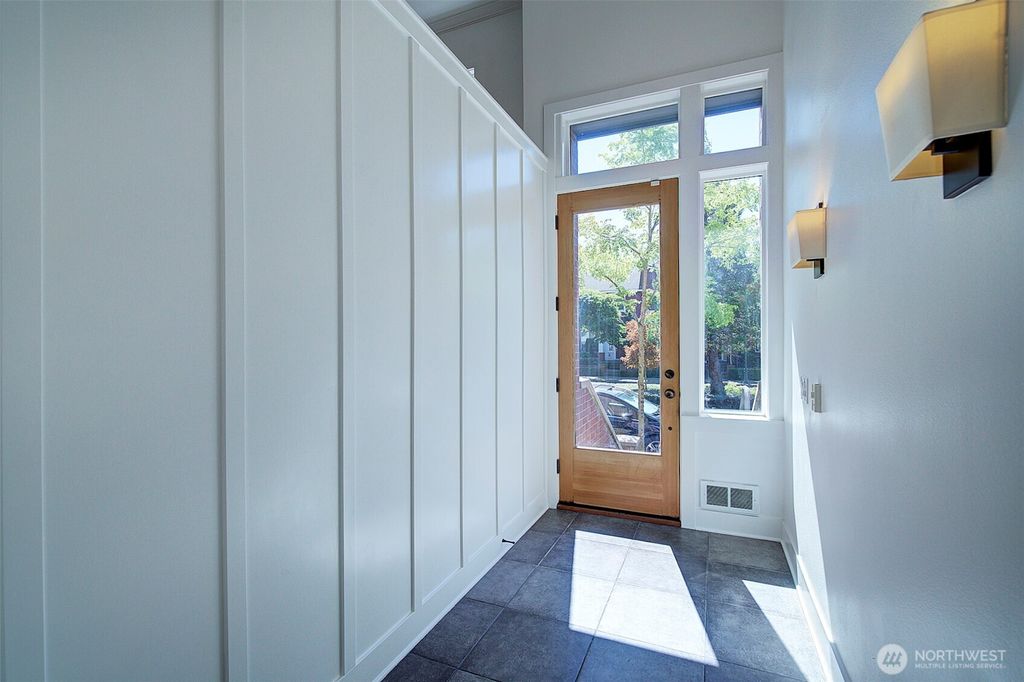 Photo of 1138 NE Park Drive, Issaquah, WA 98029 (MLS # 2409580)