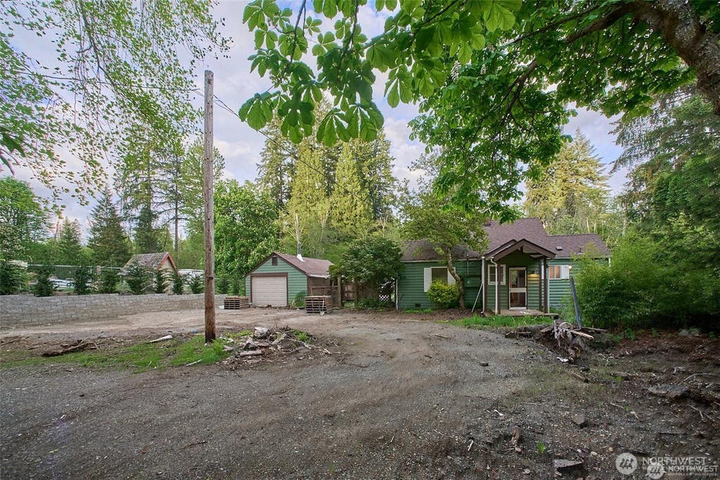 Photo of 21005 55th Avenue SE, Woodinville, WA 98072 (MLS # 2562584)