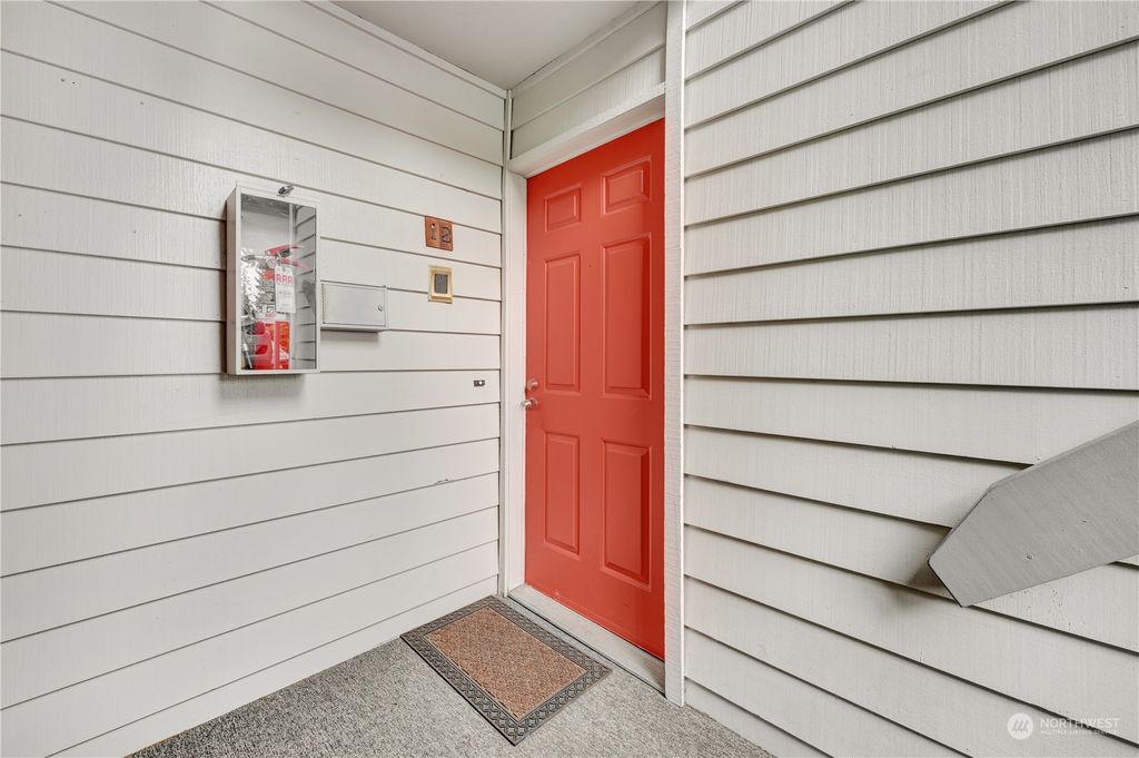 Photo of 3029 127th Place SE #J12, Bellevue, WA 98005 (MLS # 2011809)