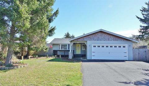 Photo of 137 S Razor Clam Drive SW, Ocean Shores, WA 98569 (MLS # 2499376)