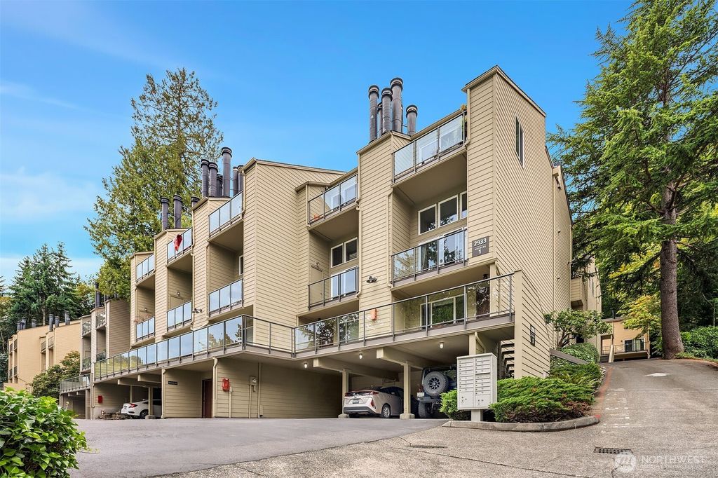 Photo of 2933 76th Avenue SE #11A, Mercer Island, WA 98040 (MLS # 2423035)