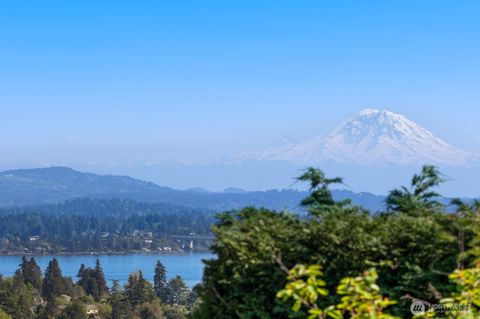 Photo of 7044 50th Avenue NE, Seattle, WA 98115 (MLS # 2529342)
