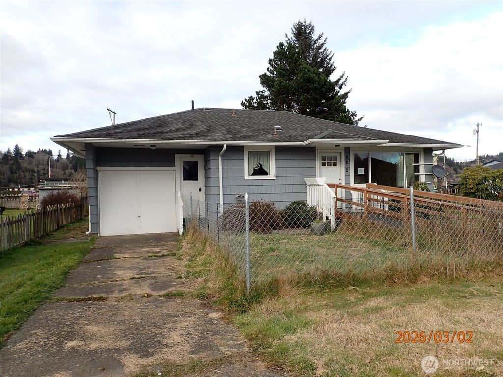 Photo of 602 W King Street, Aberdeen, WA 98520 (MLS # 2492882)