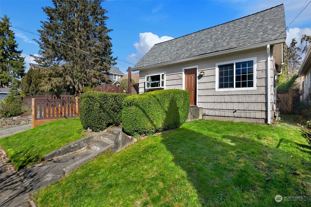 Photo of 4528 39th Avenue S, Seattle, WA 98118 (MLS # 2206709)