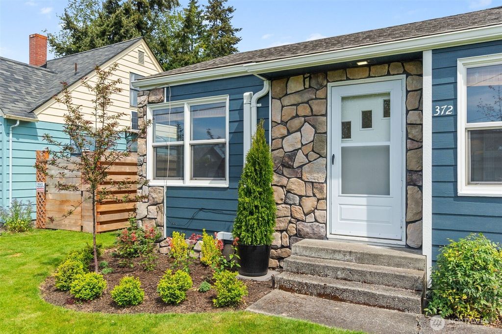 Photo of 372 SW 14th Street, Chehalis, WA 98532 (MLS # 2520118)