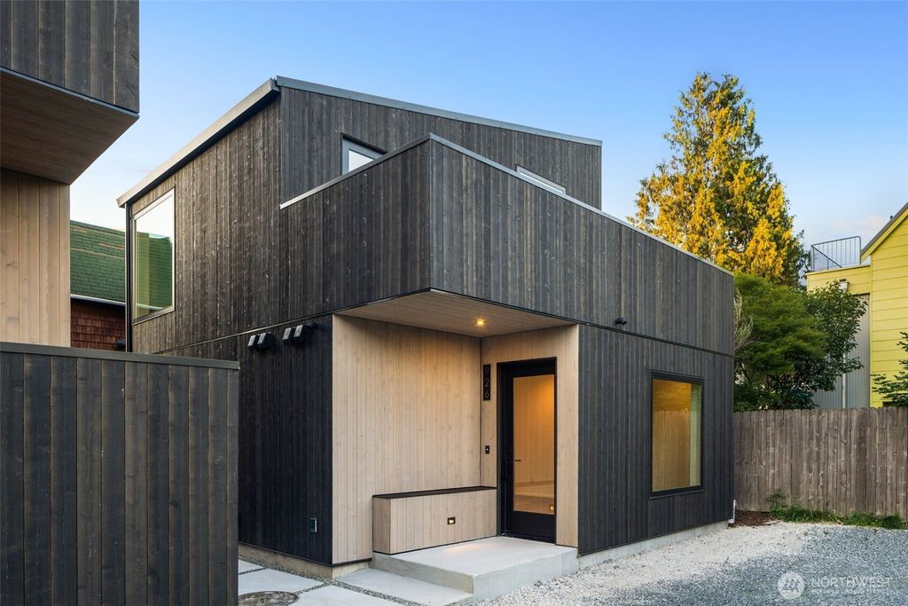 Photo of 926 23rd Avenue, Seattle, WA 98122 (MLS # 2393326)