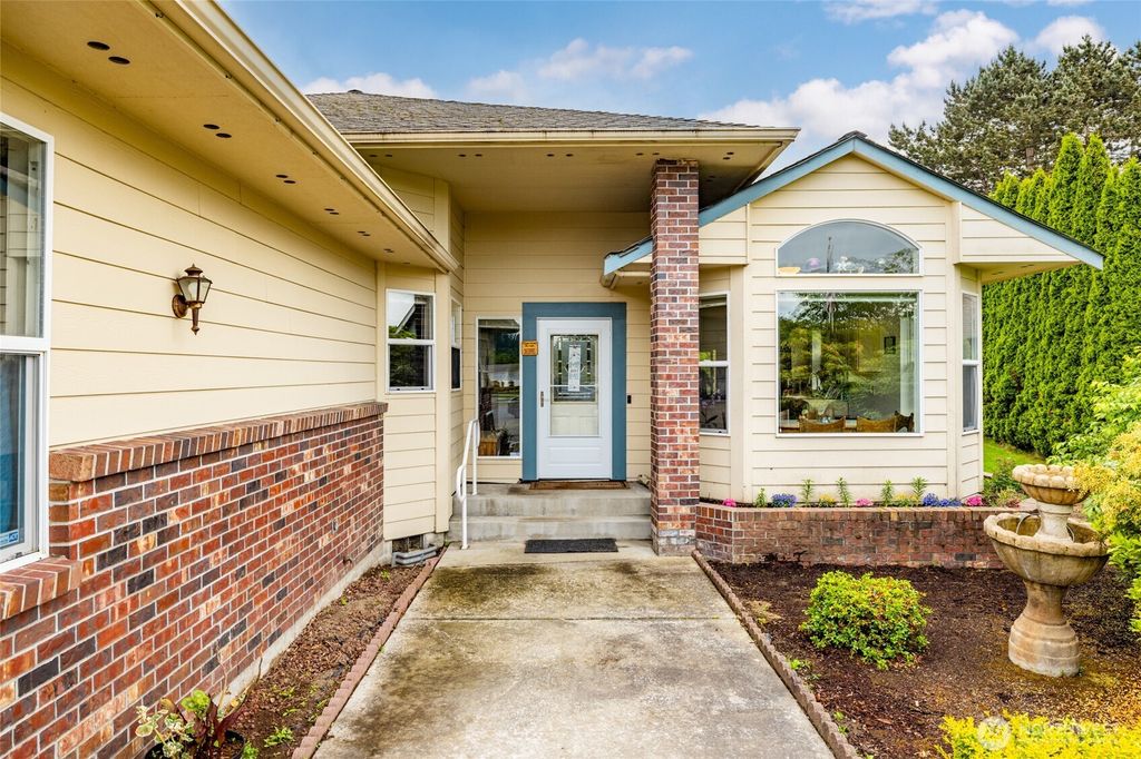 Photo of 20303 Gardner Court, Burlington, WA 98233 (MLS # 2524259)