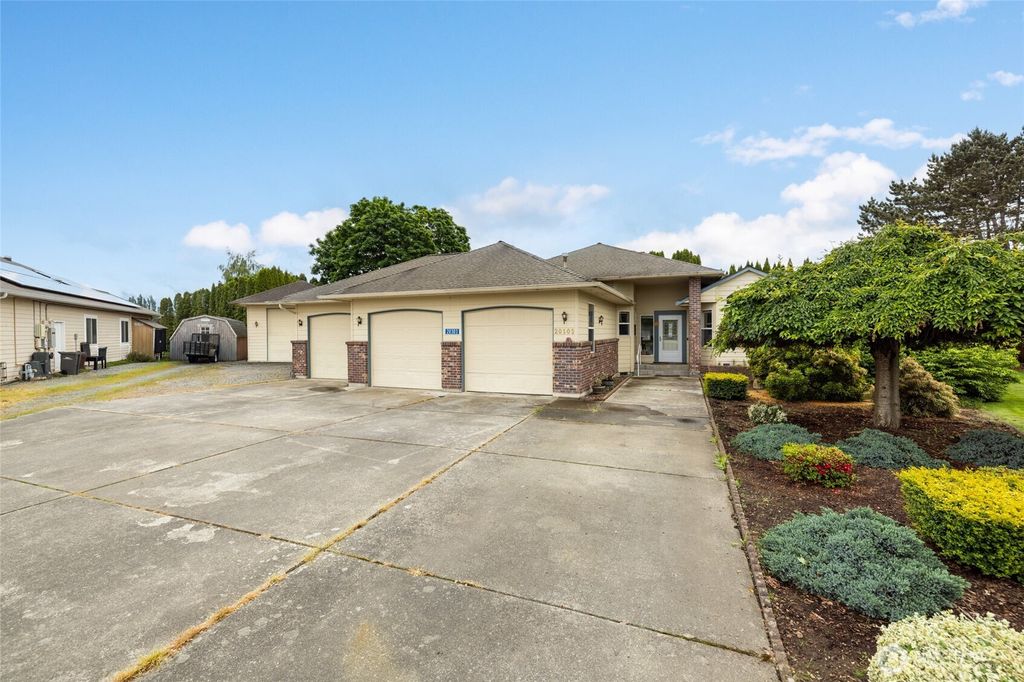 Photo of 20303 Gardner Court, Burlington, WA 98233 (MLS # 2524259)