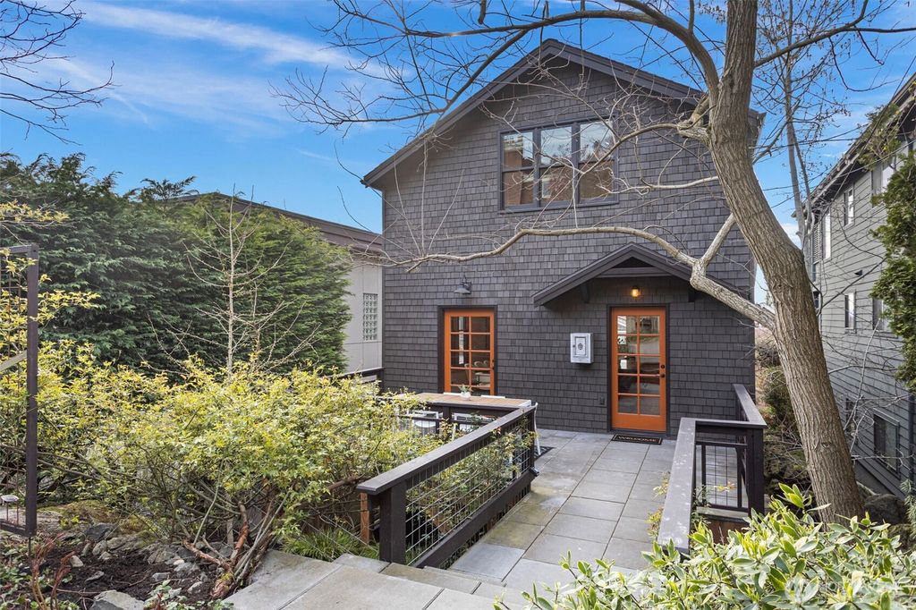 Photo of 1524 10th Avenue W, Seattle, WA 98119 (MLS # 2496147)