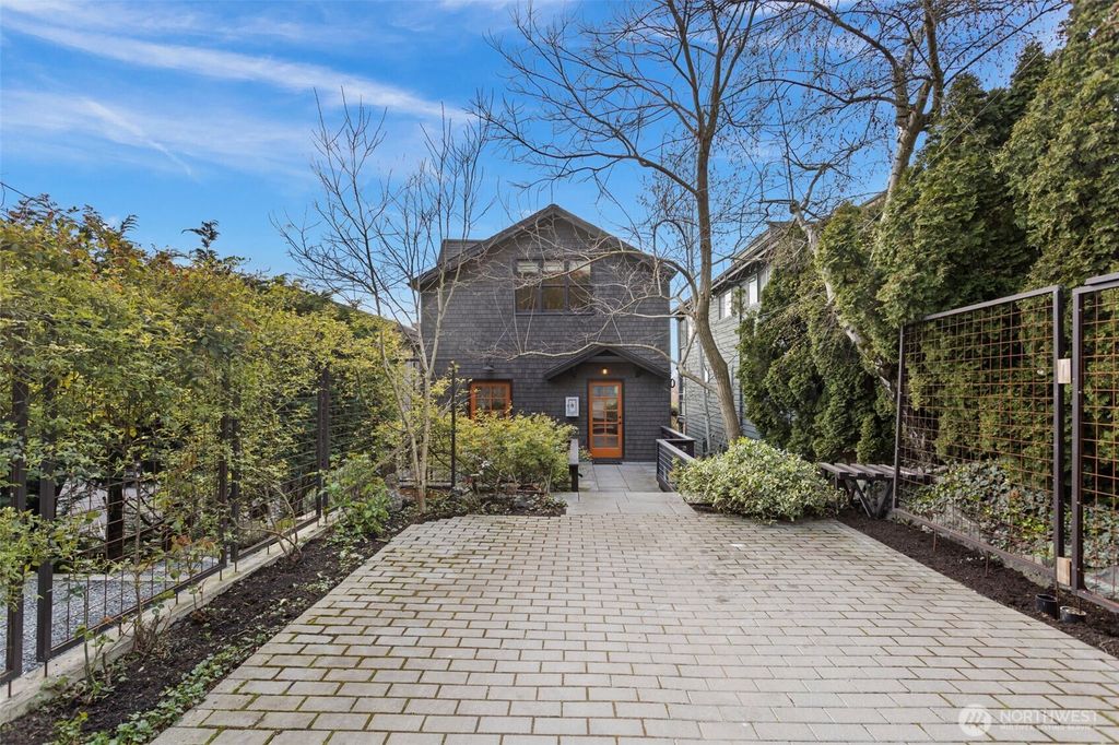 Photo of 1524 10th Avenue W, Seattle, WA 98119 (MLS # 2496147)