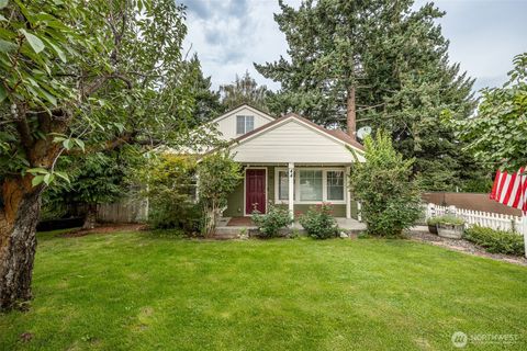 Photo of 44 N Iowa Avenue, East Wenatchee, WA 98802 (MLS # 2433846)