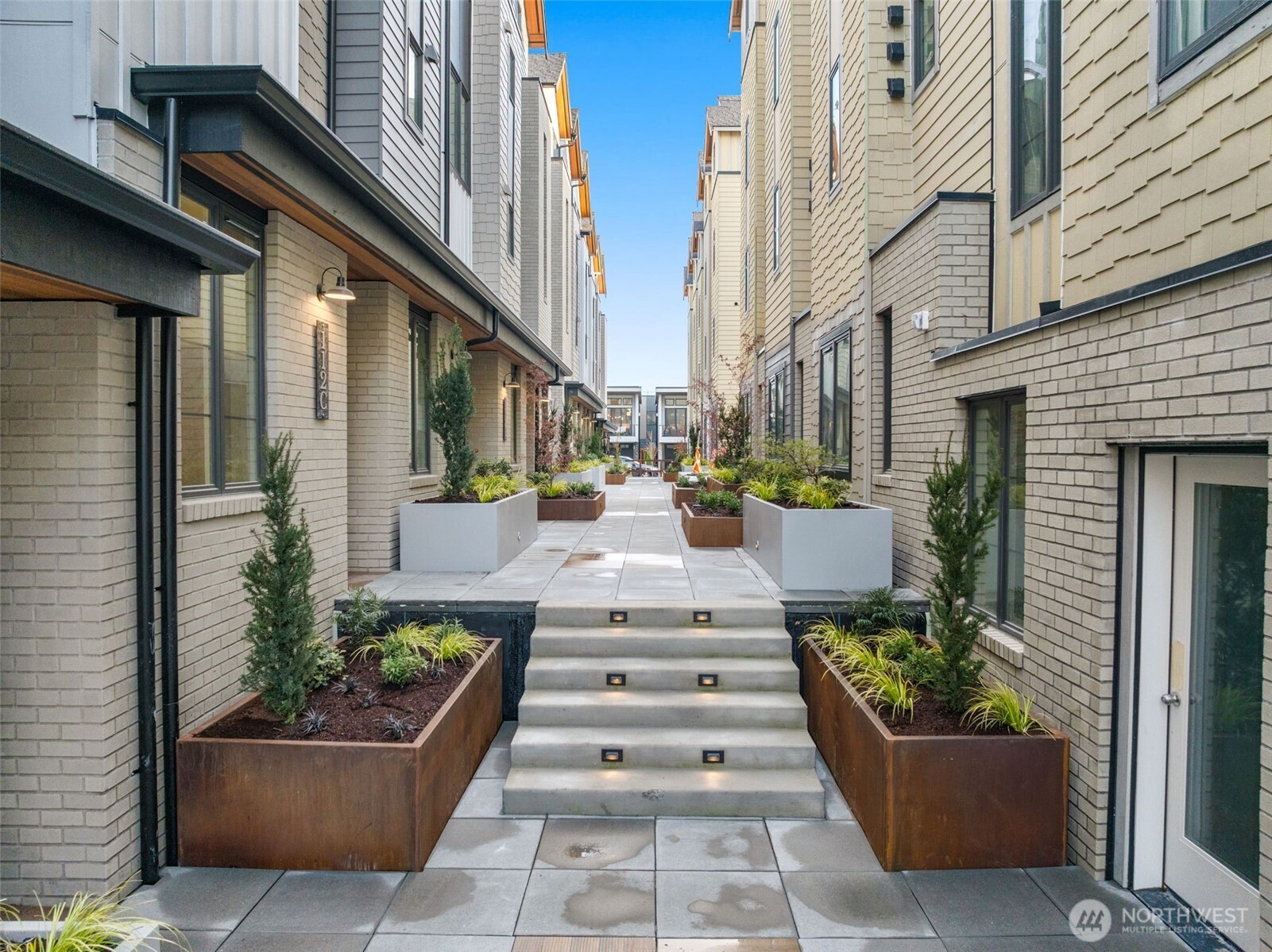 118 2nd Avenue S