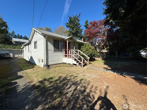 Photo of 10019 Interlake Avenue N, Seattle, WA 98133 (MLS # 2452809)