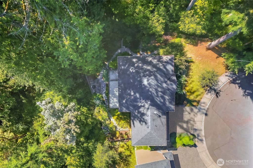 Photo of 16426 85TH Place NE, Kenmore, WA 98028 (MLS # 2568726)