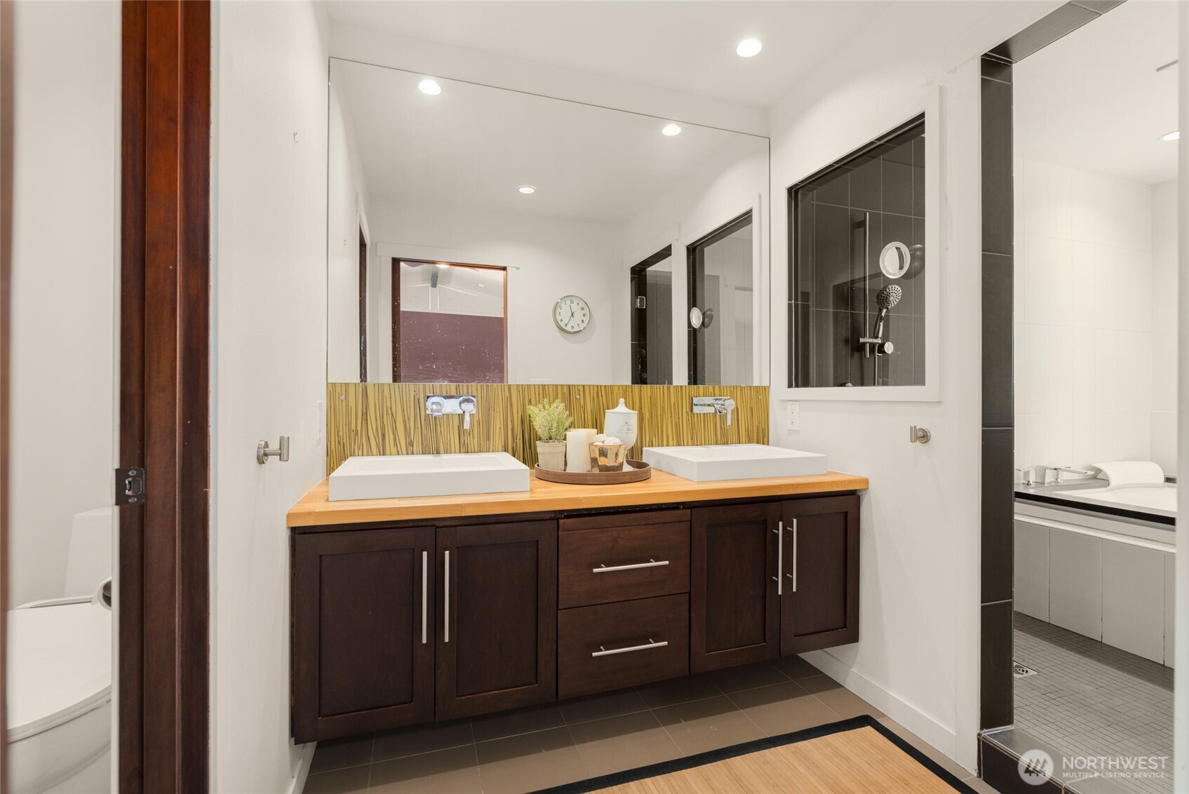 Bellevue, Washington 98008, United States, 6 Bedrooms Bedrooms, ,3 BathroomsBathrooms,Residential,Active,149796