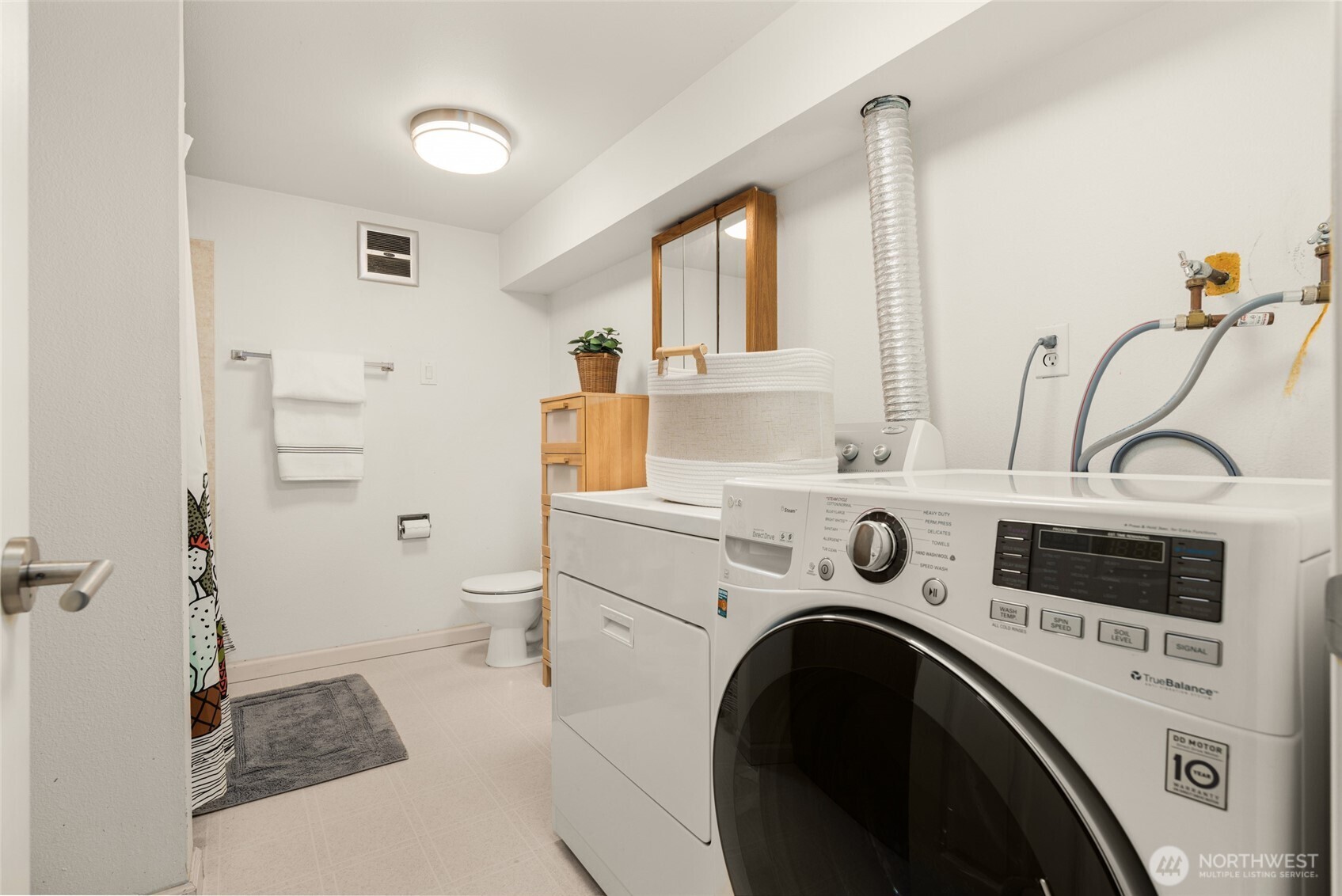 Bellevue, Washington 98008, United States, 6 Bedrooms Bedrooms, ,3 BathroomsBathrooms,Residential,Active,149796