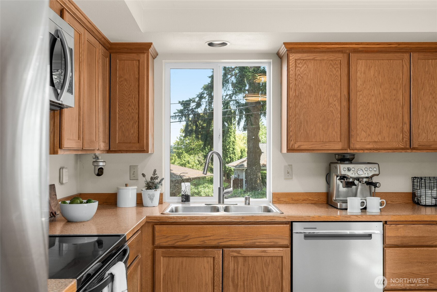 Bellevue, Washington 98008, United States, 6 Bedrooms Bedrooms, ,3 BathroomsBathrooms,Residential,Active,149796