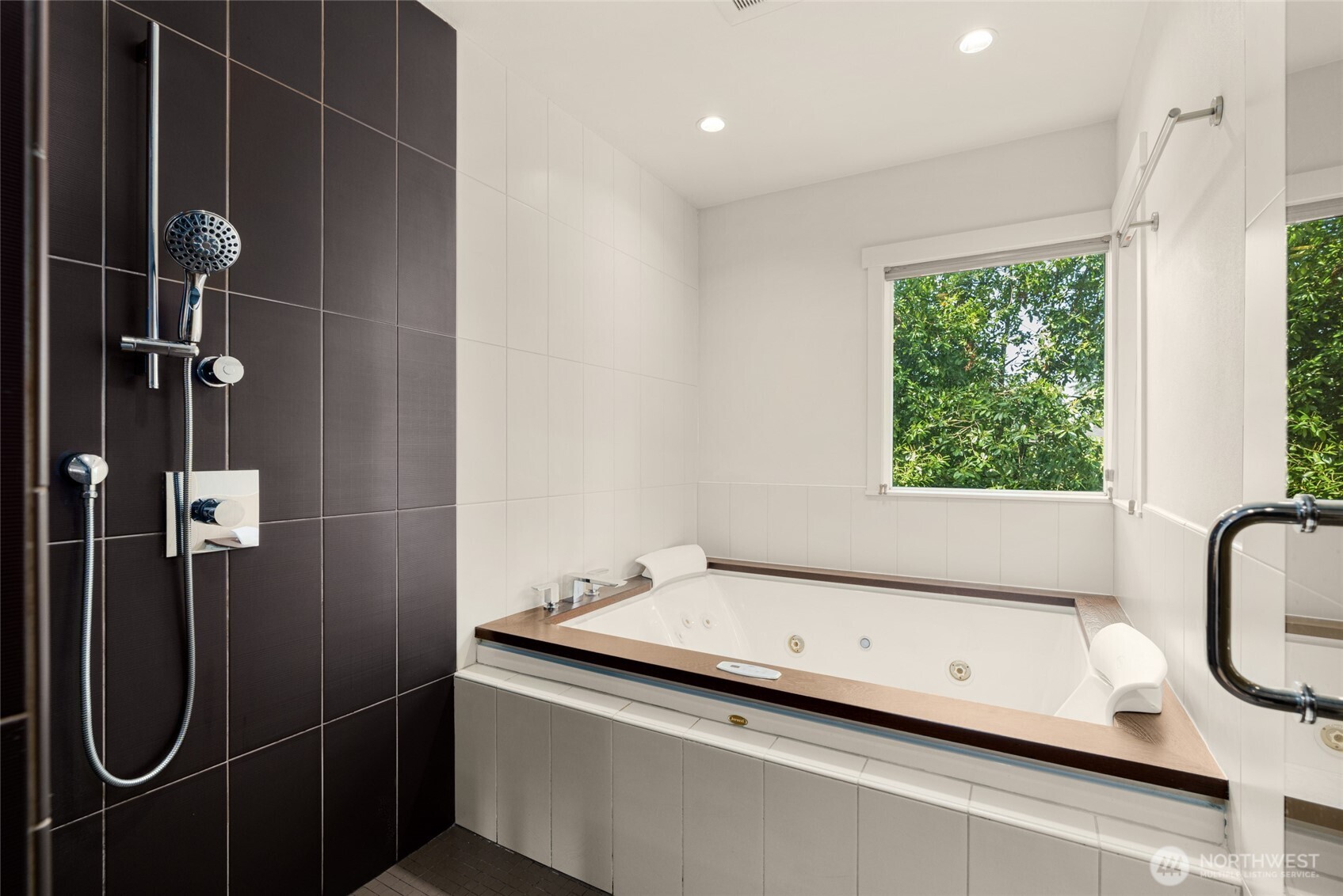 Bellevue, Washington 98008, United States, 6 Bedrooms Bedrooms, ,3 BathroomsBathrooms,Residential,Active,149796