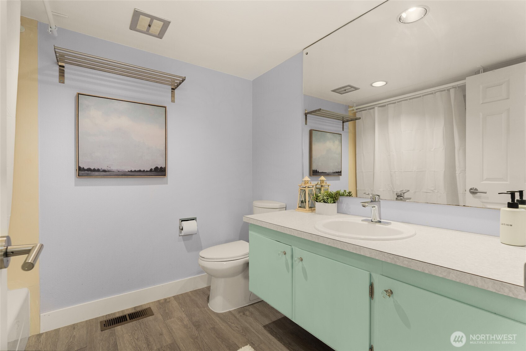 Bellevue, Washington 98008, United States, 6 Bedrooms Bedrooms, ,3 BathroomsBathrooms,Residential,Active,149796