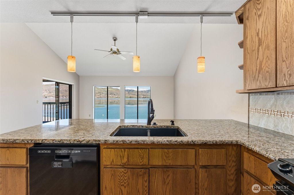 Photo of 60 S Lakeshore Road Rd #2L, Chelan, WA 98816 (MLS # 2507815)