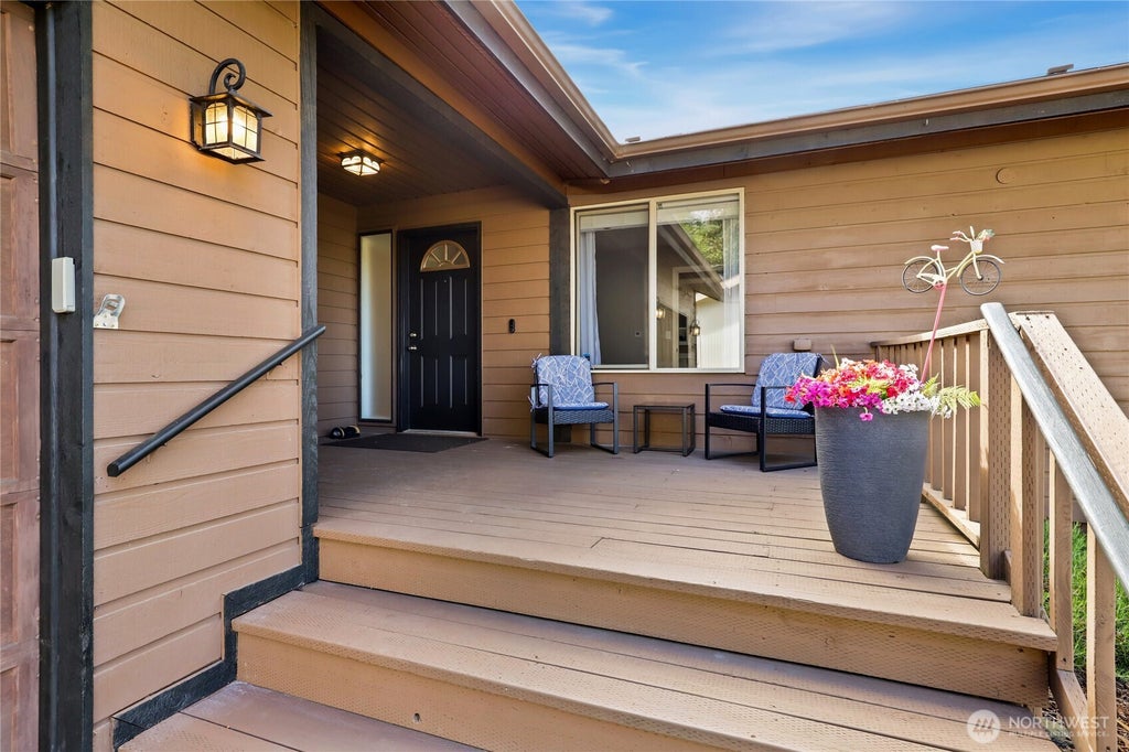 Photo of 2424 W 12th Street, Port Angeles, WA 98363 (MLS # 2539577)