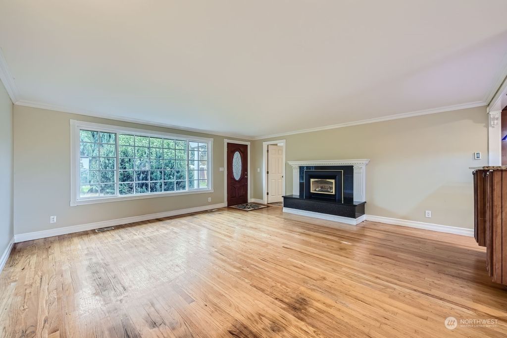 Photo of 817 Monroe Avenue NE, Renton, WA 98056 (MLS # 2306688)