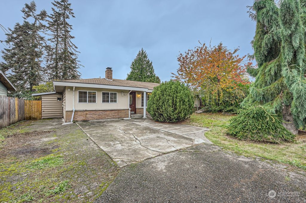 Photo of 817 Monroe Avenue NE, Renton, WA 98056 (MLS # 2306688)