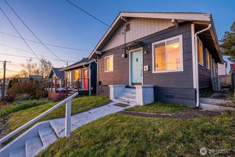Photo of 916 Pleasant Avenue, Bremerton, WA 98337 (MLS # 2501647)