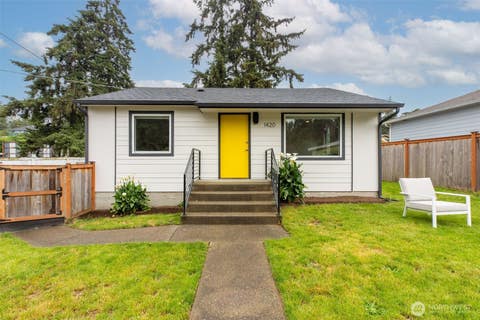 Photo of 1420 S 129th Street, Burien, WA 98168 (MLS # 2535040)
