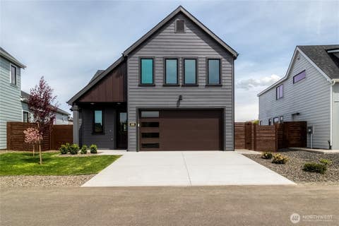 Photo of 689 SE Quail Run RUN, College Place, WA 99324 (MLS # 2344292)