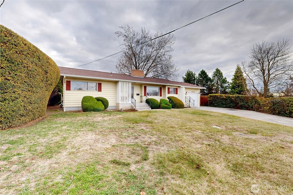 Photo of 1513 SE Central Avenue, College Place, WA 99324 (MLS # 2460542)