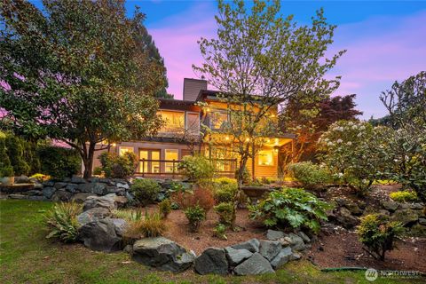Photo of 8619 NE 24th Street, Clyde Hill, WA 98004 (MLS # 2504195)