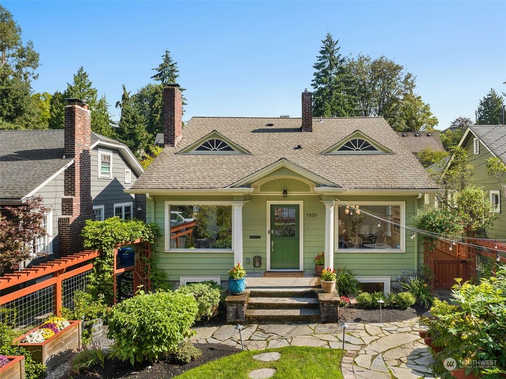 Photo of 1930 Boyer Avenue E, Seattle, WA 98112 (MLS # 2282989)