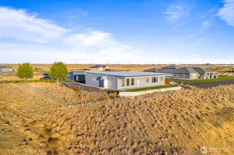 Photo of 7458 NE Bouldercrest Road, Moses Lake, WA 98837 (MLS # 2278575)