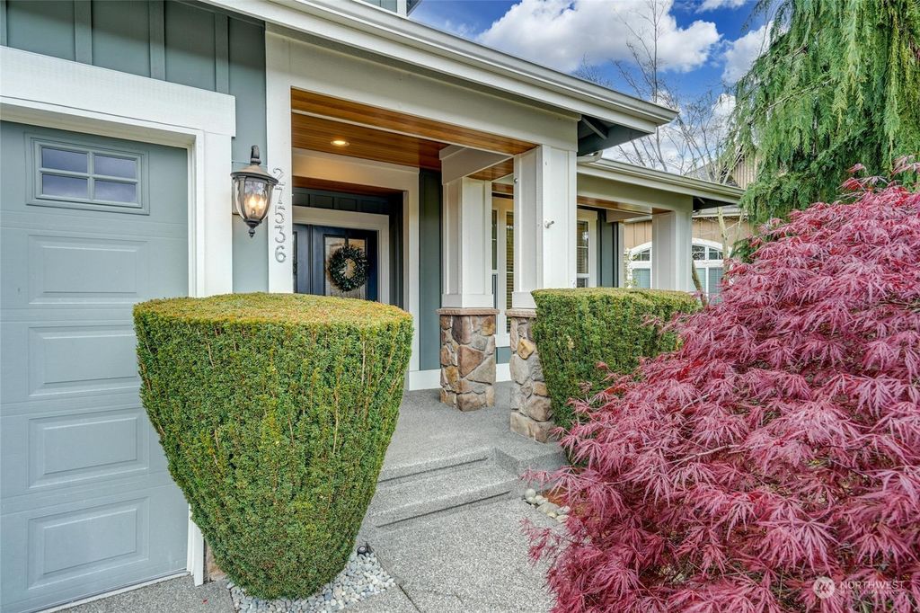 Photo of 27536 SE 28th Court, Sammamish, WA 98075 (MLS # 2208846)
