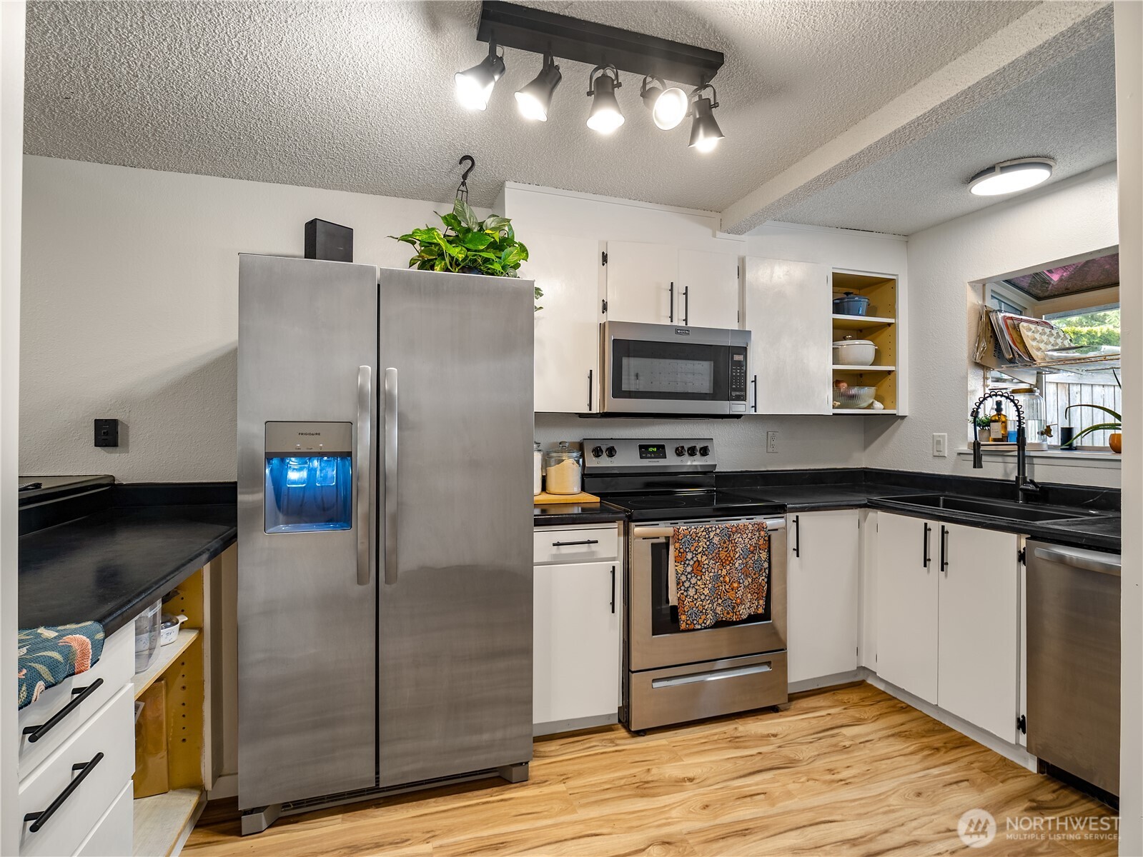 5531 Bridgeport Way W B