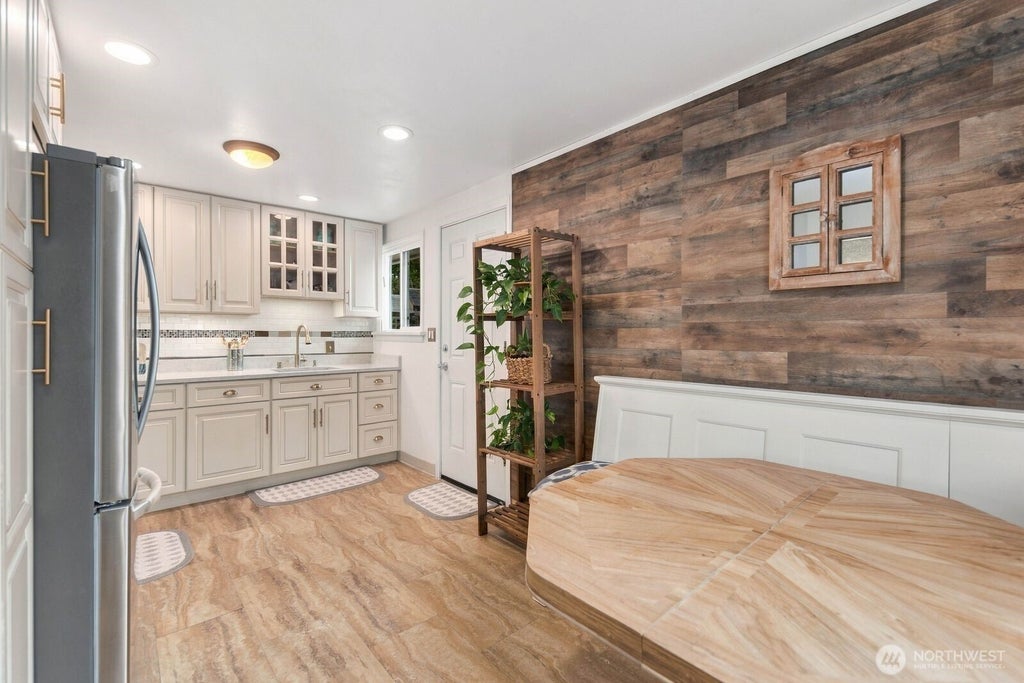Photo of 710 107th Place SW, Everett, WA 98204 (MLS # 2582787)