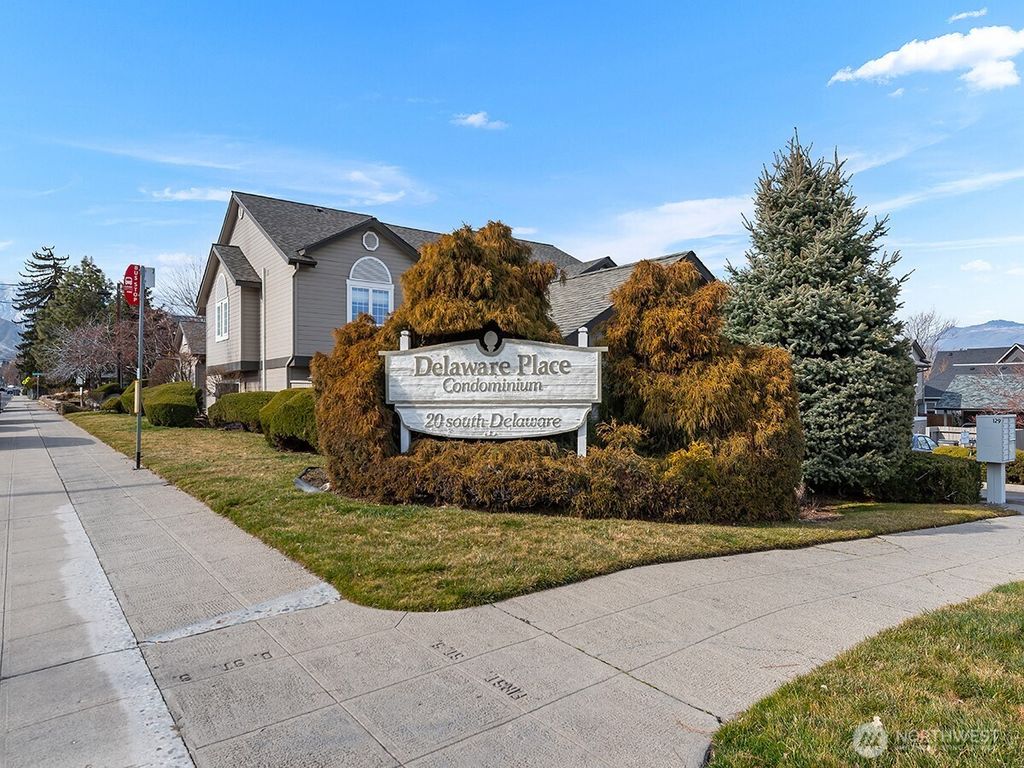 Photo of 20 S Delaware Avenue #11, Wenatchee, WA 98801 (MLS # 2482223)