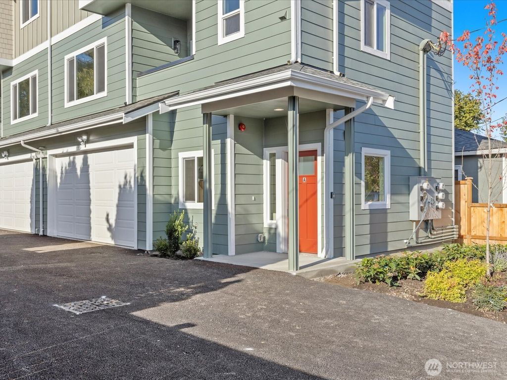 Photo of 215 Corrin Avenue NW #B, Orting, WA 98360 (MLS # 2446766)