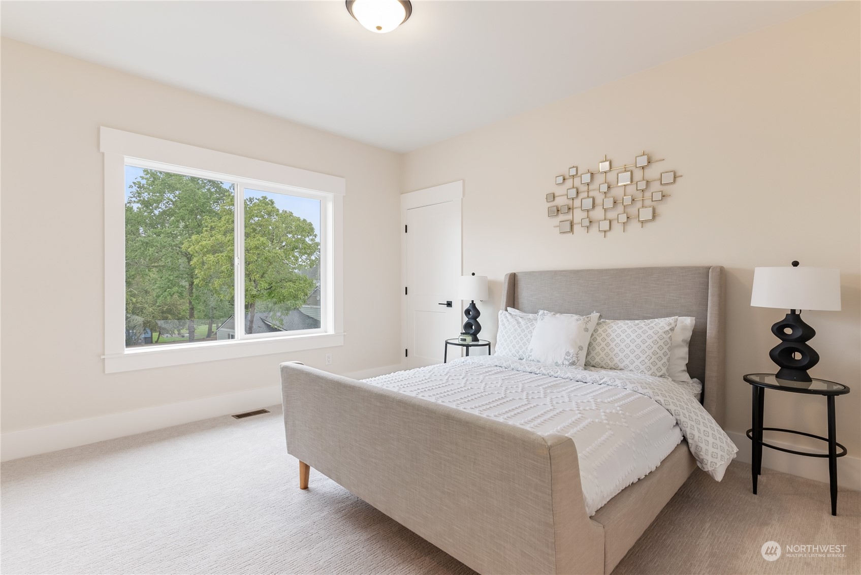 Milton, Washington 98354, United States, 4 Bedrooms Bedrooms, ,3 BathroomsBathrooms,Residential,Pending,40886