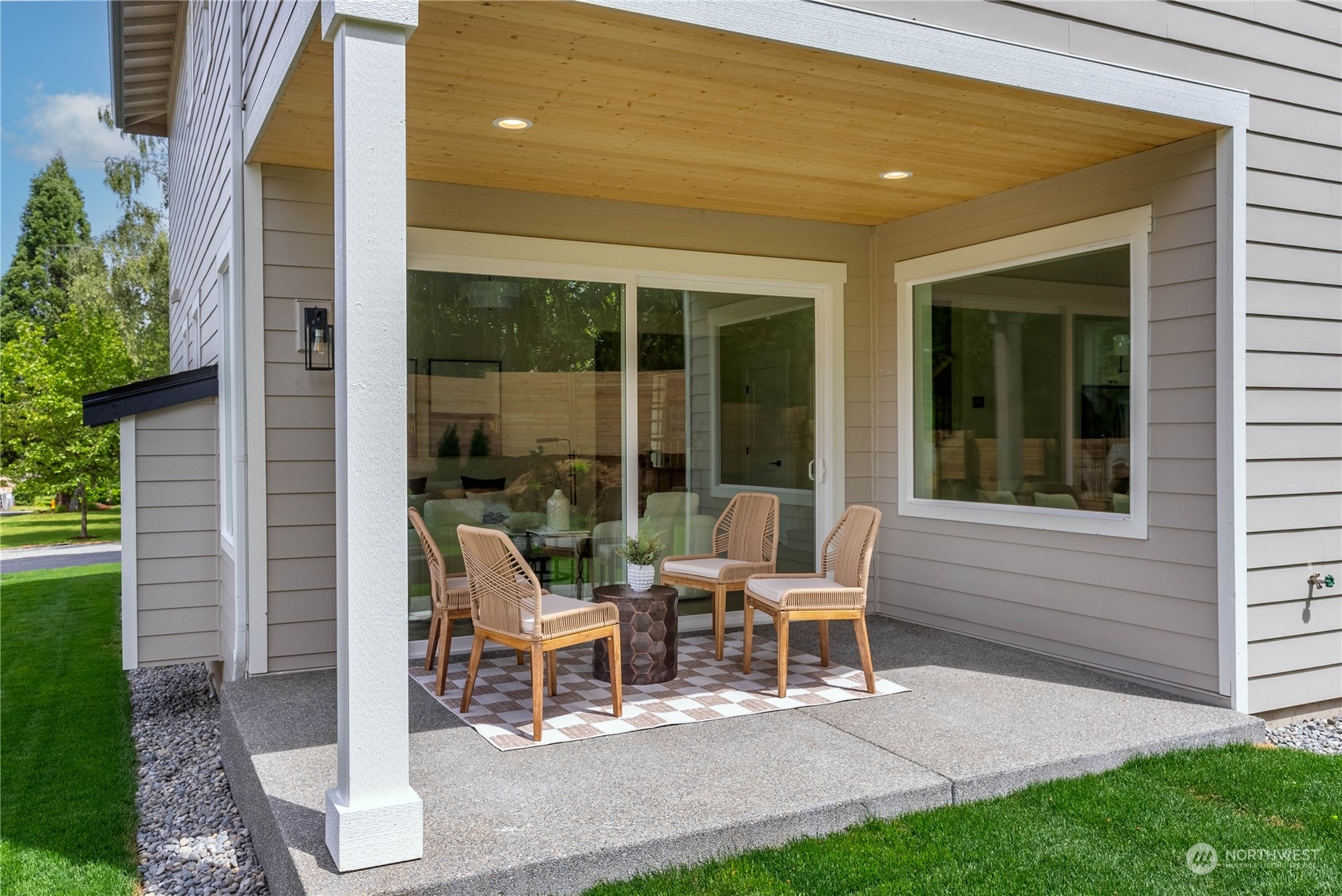 Milton, Washington 98354, United States, 4 Bedrooms Bedrooms, ,3 BathroomsBathrooms,Residential,Pending,40886