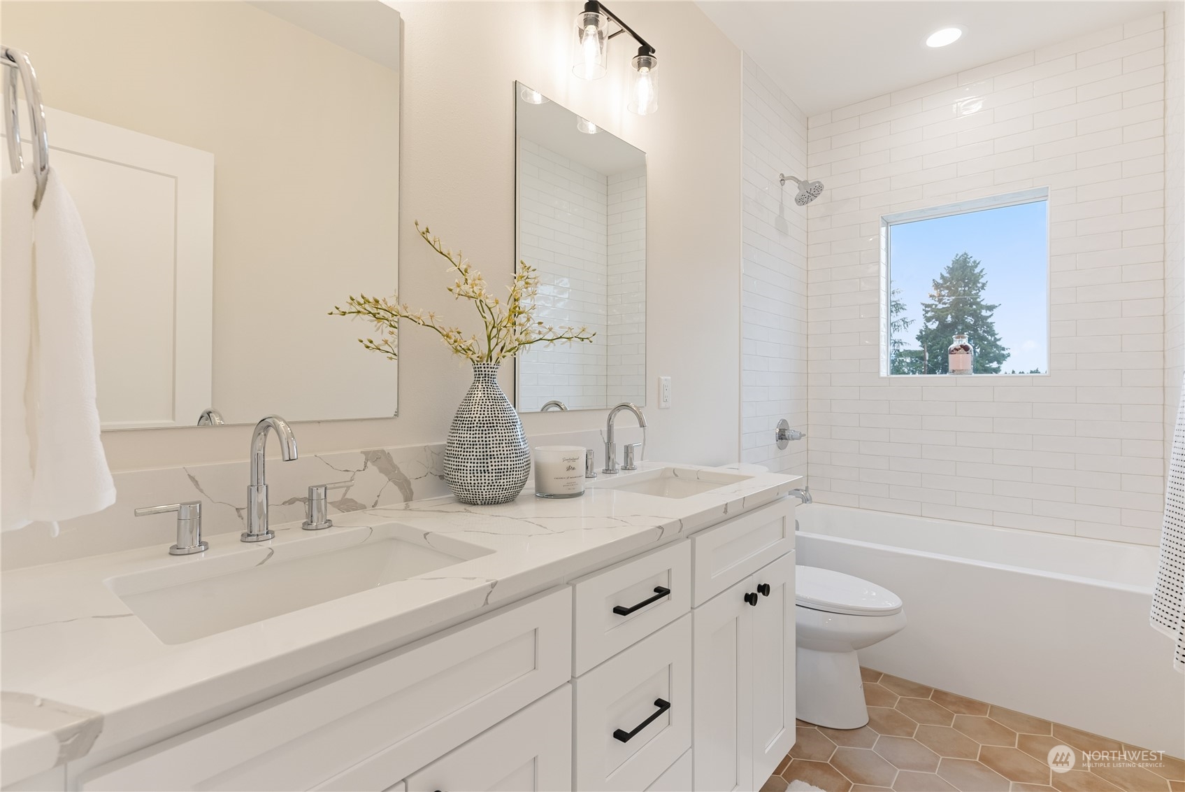 Milton, Washington 98354, United States, 4 Bedrooms Bedrooms, ,3 BathroomsBathrooms,Residential,Pending,40886