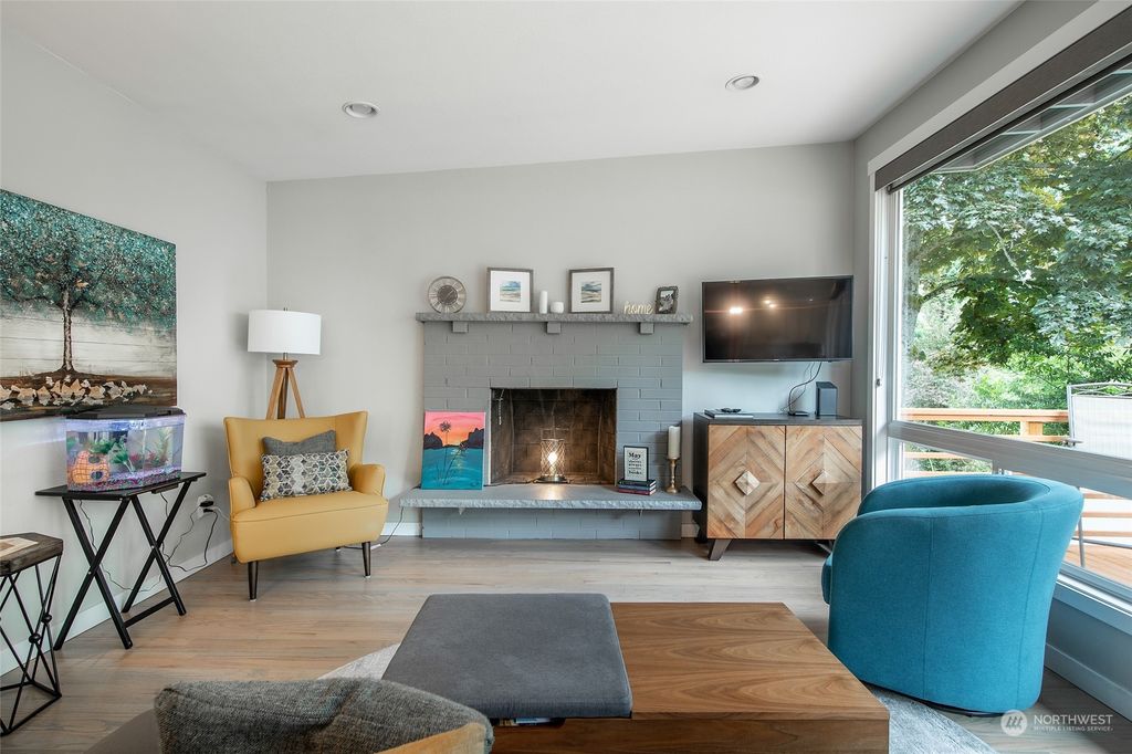 Photo of 30226 7th Avenue S, Federal Way, WA 98003 (MLS # 2130066)