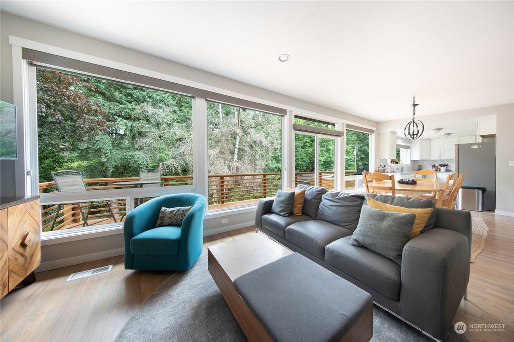 Photo of 30226 7th Avenue S, Federal Way, WA 98003 (MLS # 2130066)
