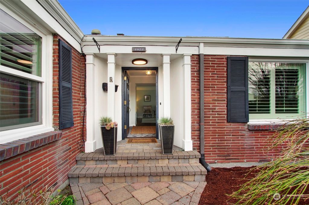 Photo of 1922 35th Avenue W, Seattle, WA 98199 (MLS # 2199478)