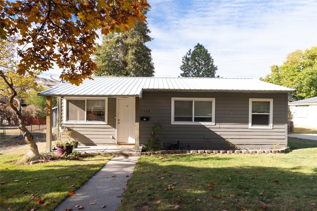 Photo of 1108 Central Drive, Coulee Dam, WA 99116 (MLS # 2598311)