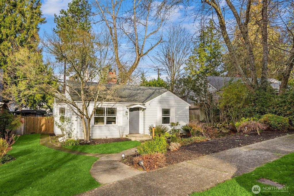 Photo of 5606 NE 59th Street, Seattle, WA 98105 (MLS # 2467329)