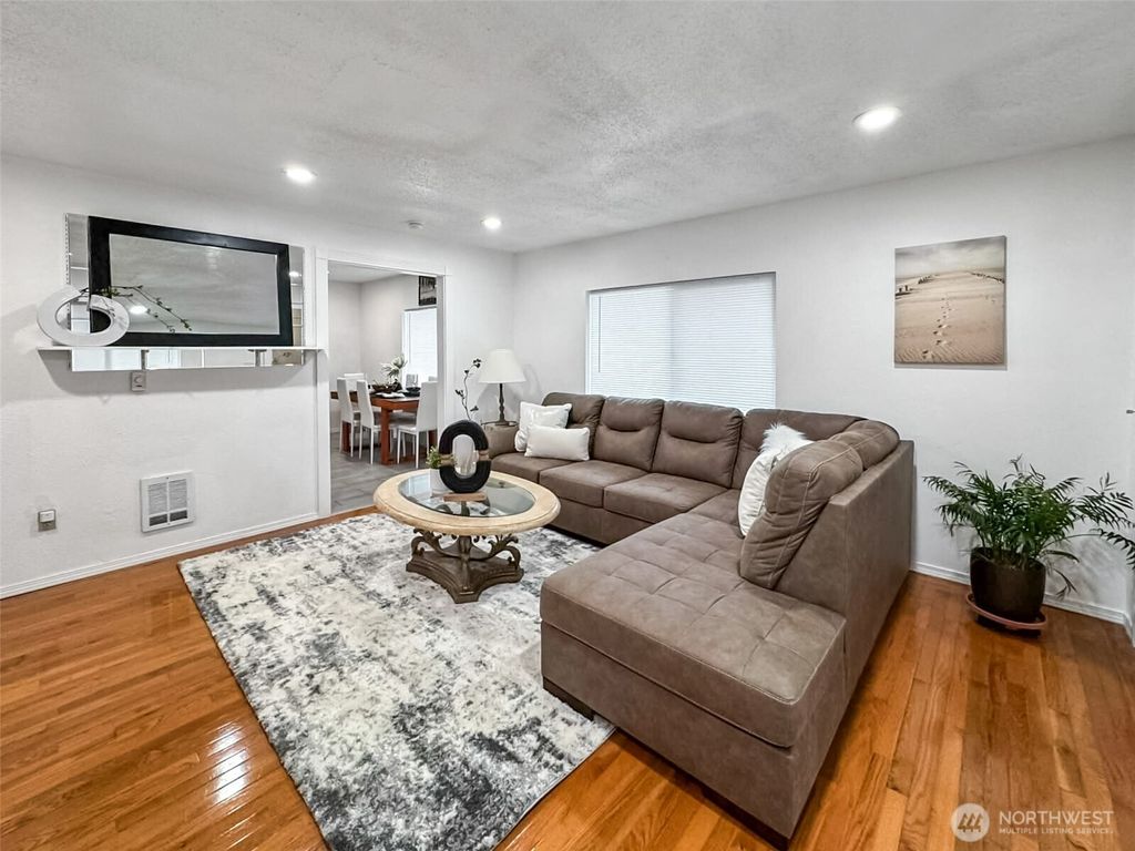 Photo of 7660 S 126th Street, Seattle, WA 98178 (MLS # 2486160)